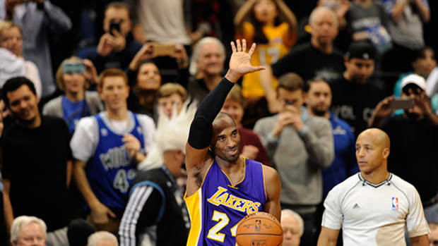 Kobe Bryant Passes Michael Jordan on All-Time Points List